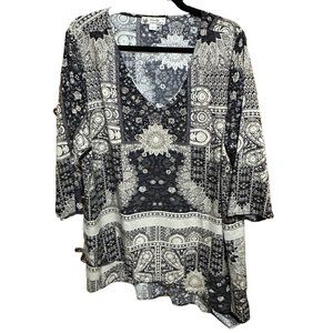 Unity women’s size 1X black tan print 3/4 sleeve asymmetric hem v neck top